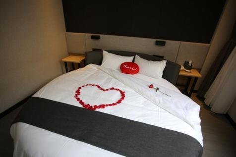 Thank Inn Plus Jiangsu Zhenjiang Jiangkou District Hongdou Square Exterior photo